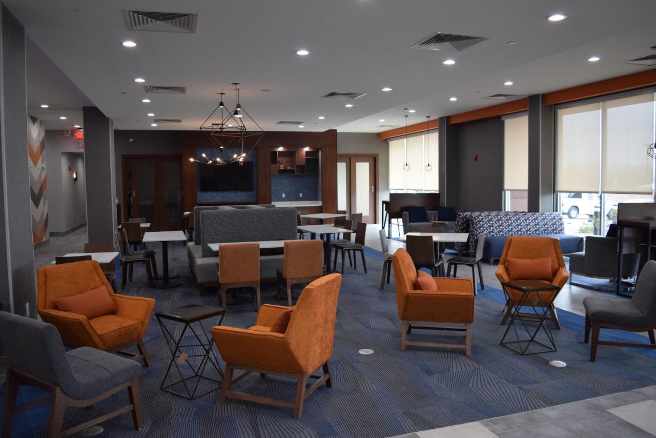 La Quinta Inn & Suites By Wyndham Louisville Ne - Old Henry Rd Экстерьер фото