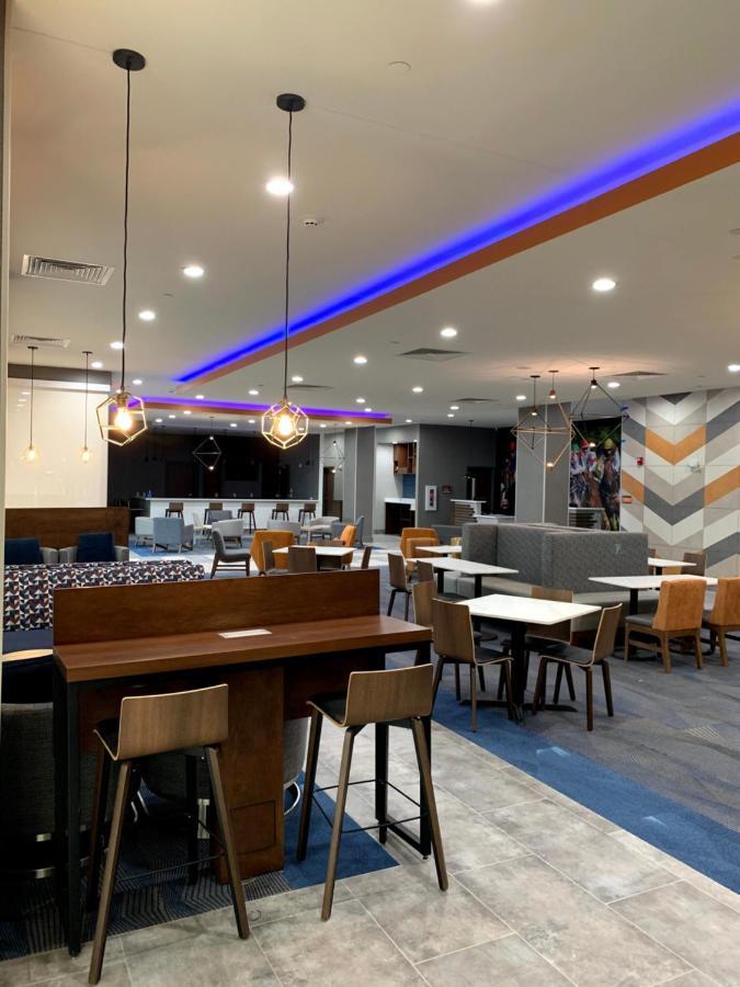 La Quinta Inn & Suites By Wyndham Louisville Ne - Old Henry Rd Экстерьер фото