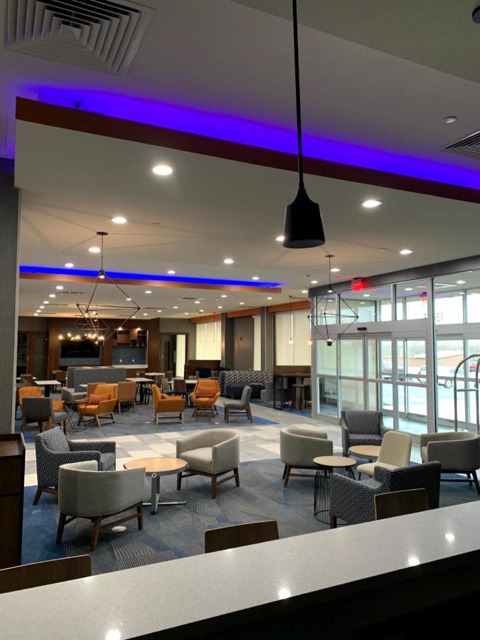 La Quinta Inn & Suites By Wyndham Louisville Ne - Old Henry Rd Экстерьер фото