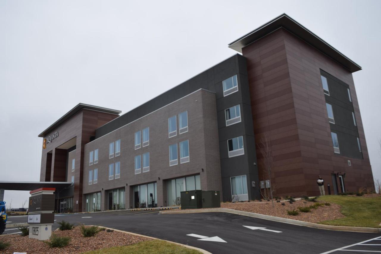 La Quinta Inn & Suites By Wyndham Louisville Ne - Old Henry Rd Экстерьер фото