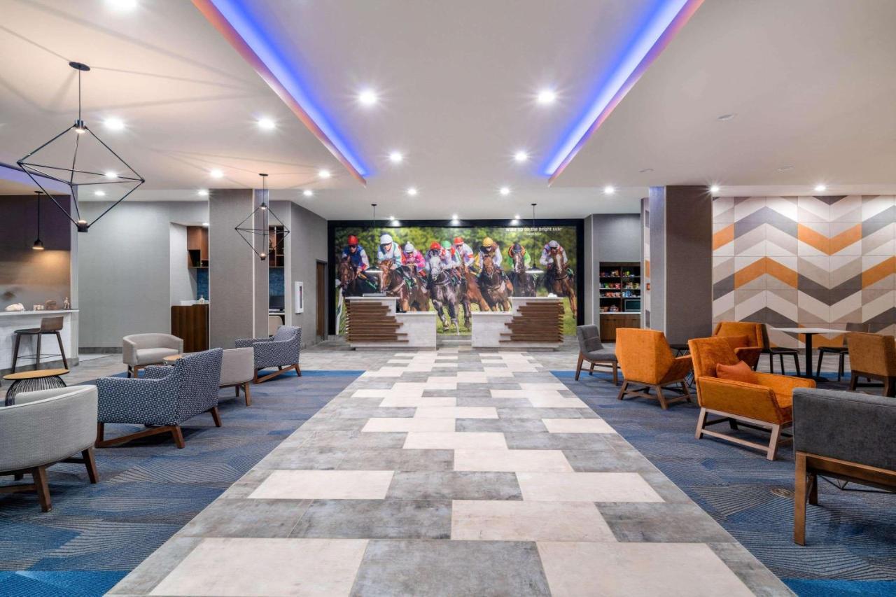 La Quinta Inn & Suites By Wyndham Louisville Ne - Old Henry Rd Экстерьер фото