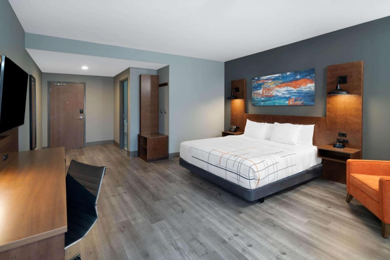 La Quinta Inn & Suites By Wyndham Louisville Ne - Old Henry Rd Экстерьер фото
