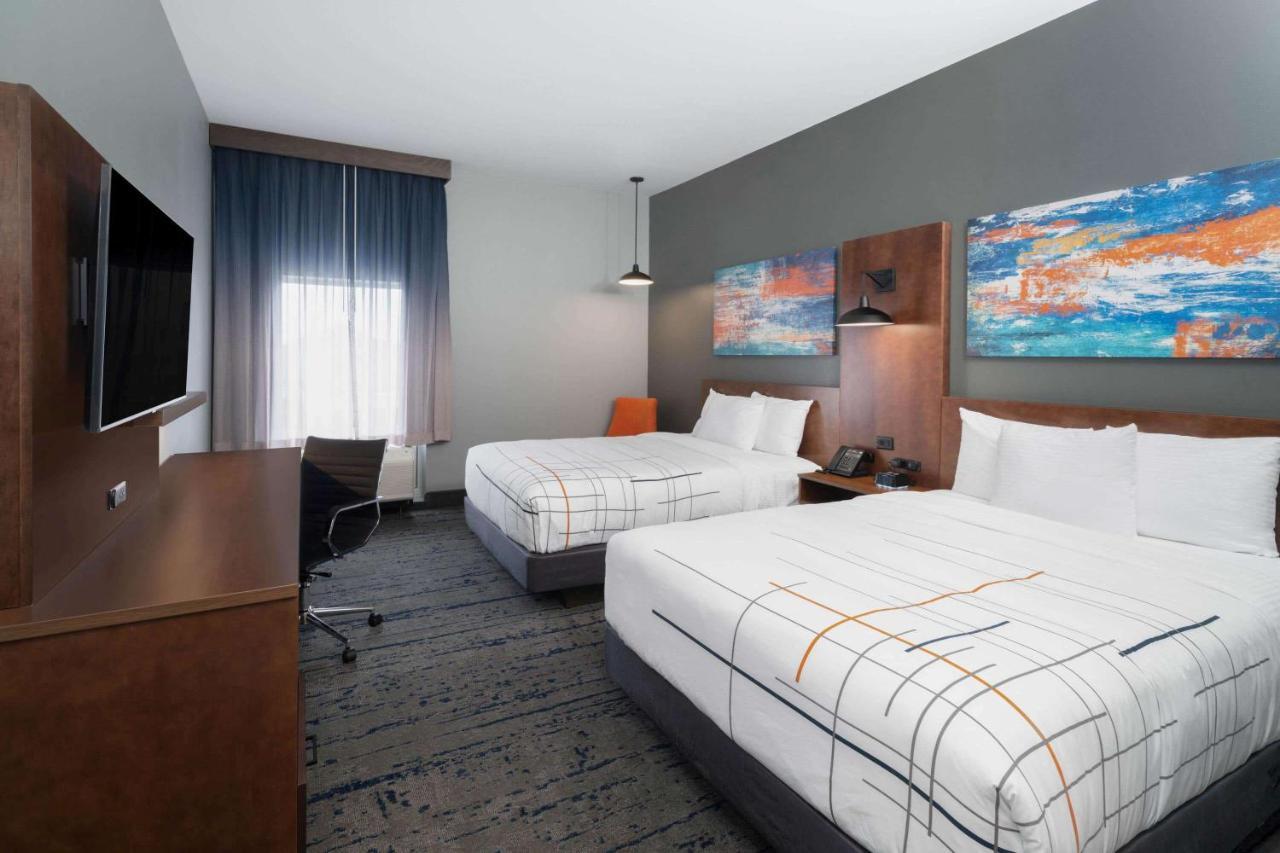 La Quinta Inn & Suites By Wyndham Louisville Ne - Old Henry Rd Экстерьер фото