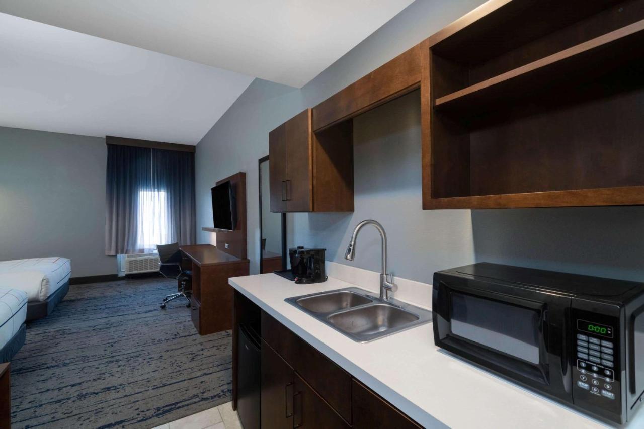 La Quinta Inn & Suites By Wyndham Louisville Ne - Old Henry Rd Экстерьер фото