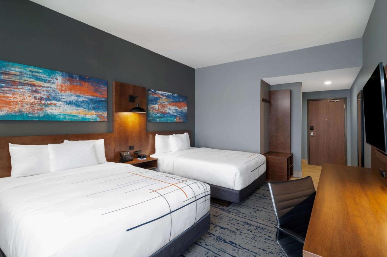 La Quinta Inn & Suites By Wyndham Louisville Ne - Old Henry Rd Экстерьер фото