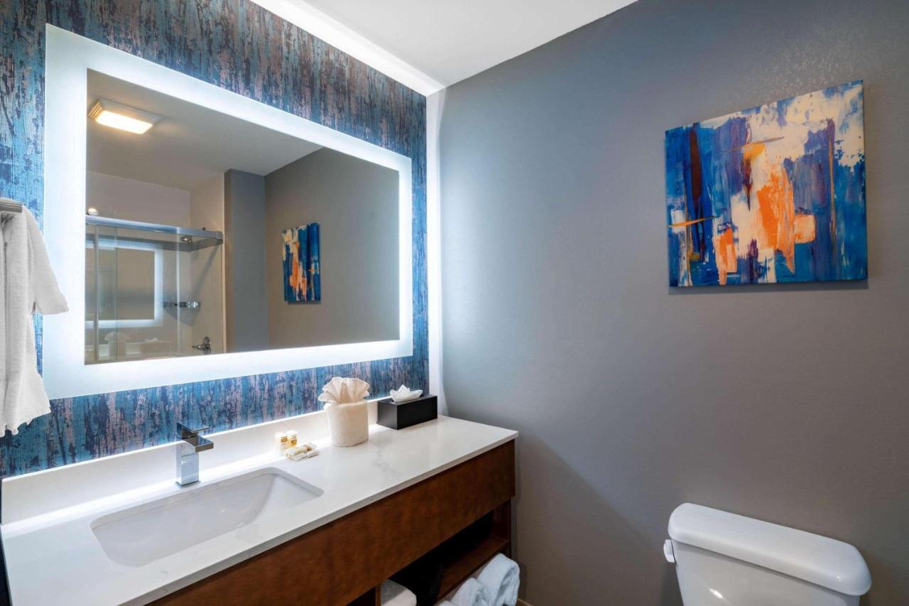 La Quinta Inn & Suites By Wyndham Louisville Ne - Old Henry Rd Экстерьер фото