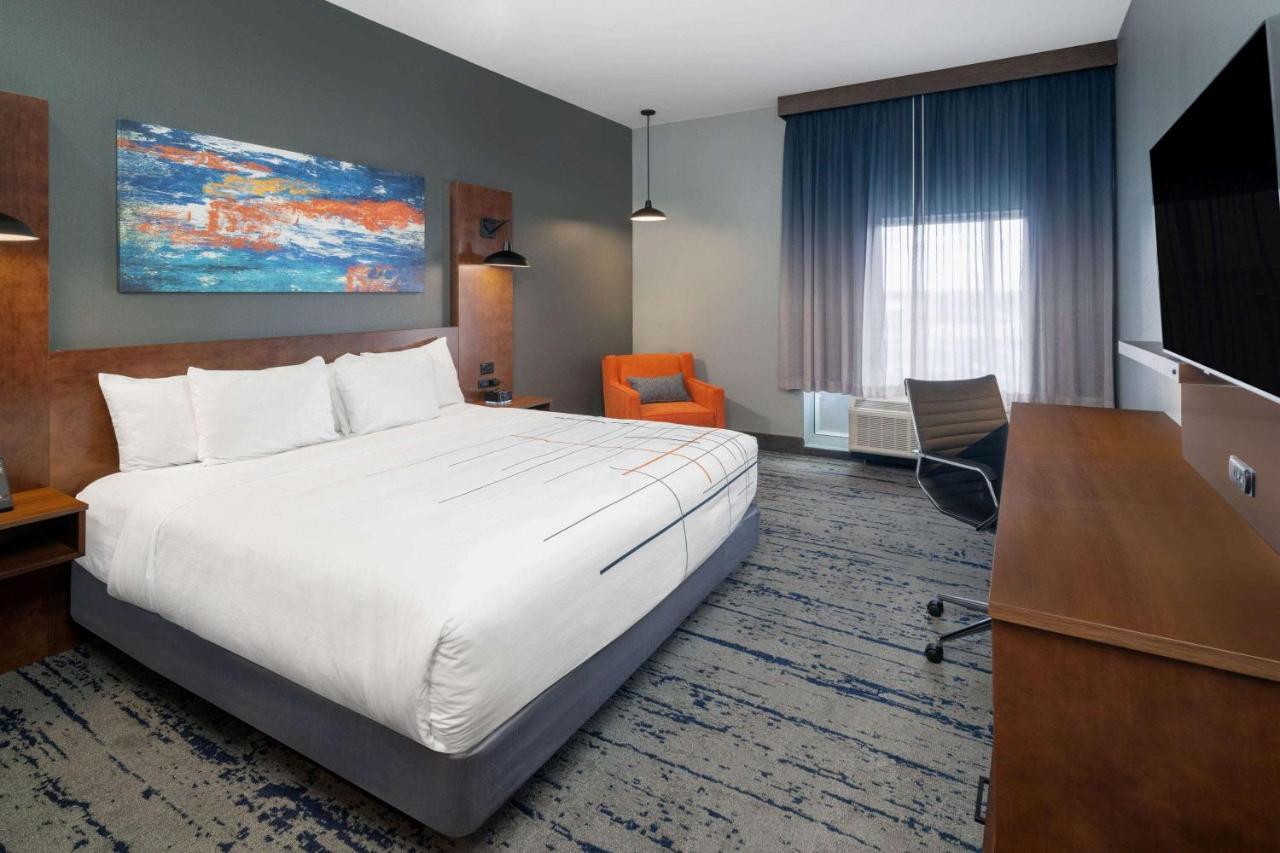 La Quinta Inn & Suites By Wyndham Louisville Ne - Old Henry Rd Экстерьер фото