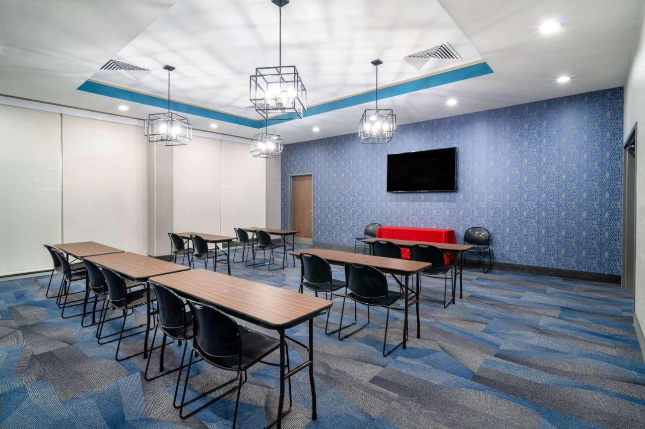 La Quinta Inn & Suites By Wyndham Louisville Ne - Old Henry Rd Экстерьер фото