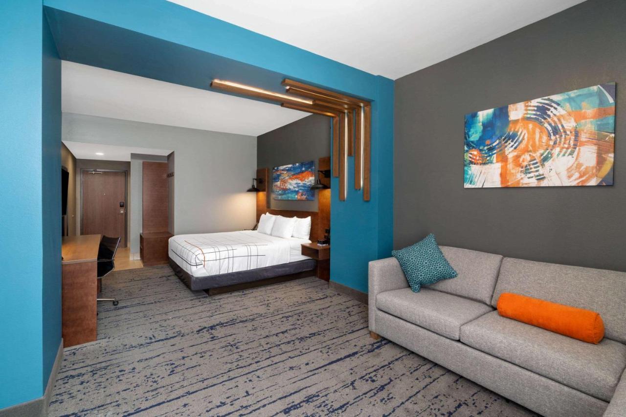 La Quinta Inn & Suites By Wyndham Louisville Ne - Old Henry Rd Экстерьер фото