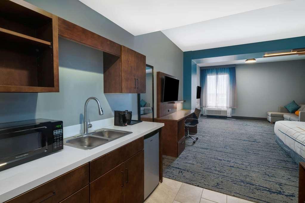 La Quinta Inn & Suites By Wyndham Louisville Ne - Old Henry Rd Номер фото